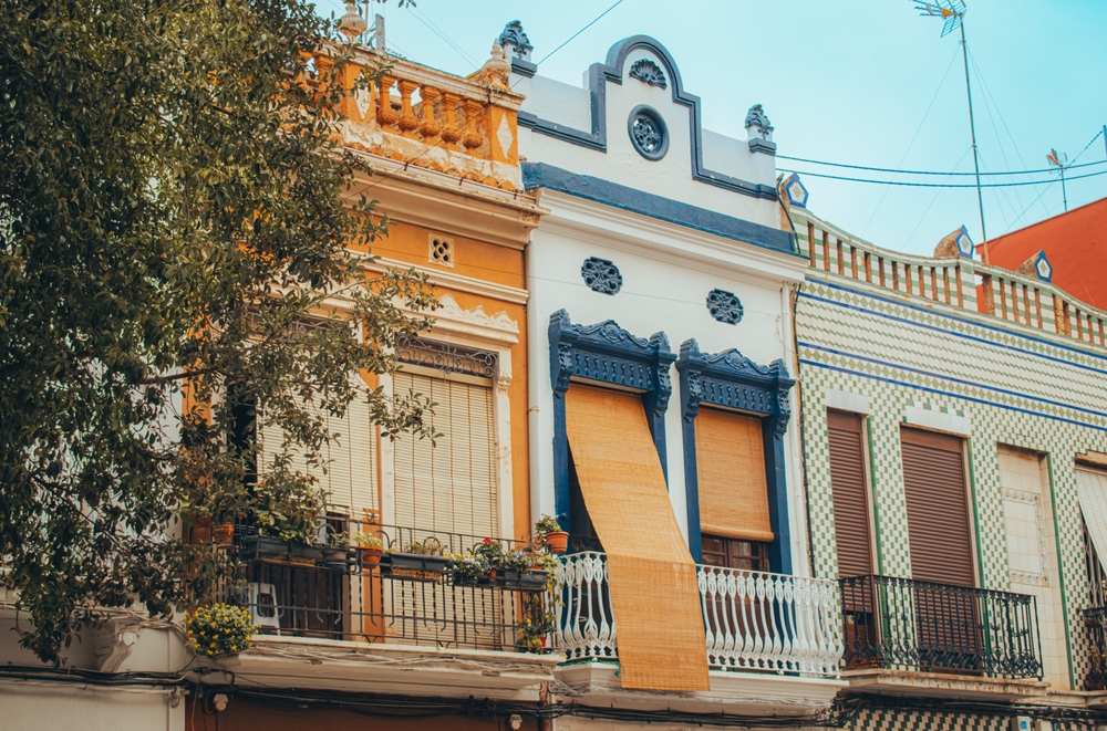 Consejos para decorar tu balcón en España de forma económica