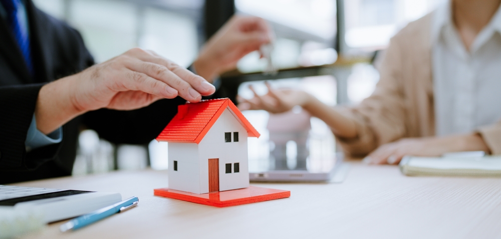 The Role of a Buying Agent in Spain: What Do They Really Do?