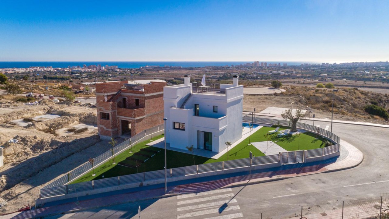 ALICANTE PANORAMIC: Nieuwbouw villa in Mutxamel met uitzicht