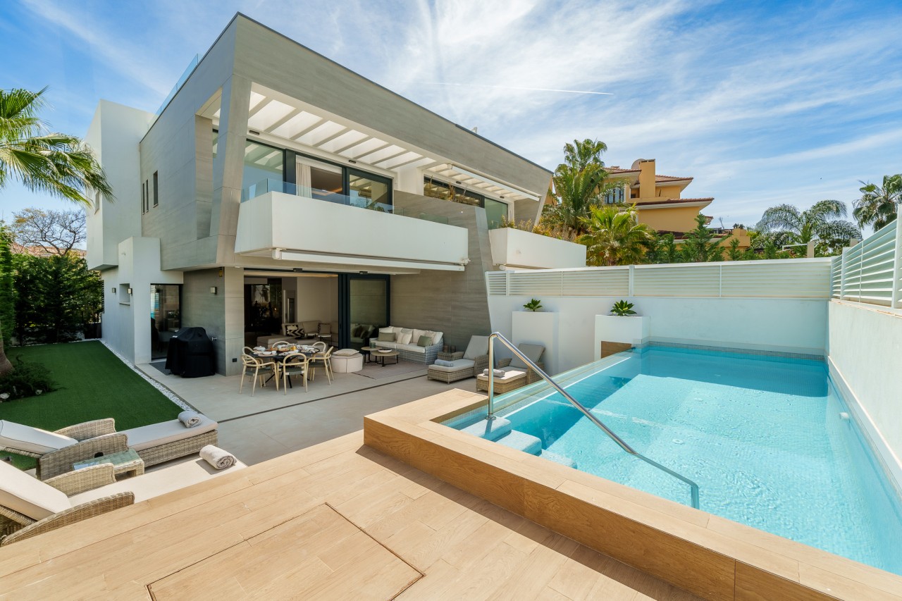 Azure 7: Luxury Townhouses for Sale in Puerto Banús, Marbella