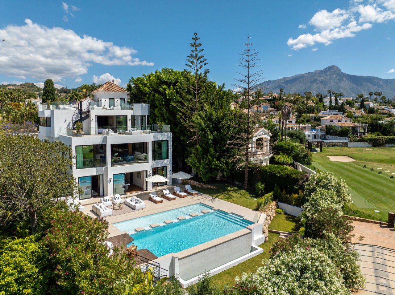 Villa 2000: Villas de lujo en Nueva Andalucía, Marbella