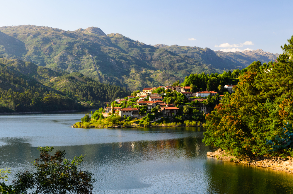 Las Mejores Regiones para Vivir en Portugal: Algarve y Norte