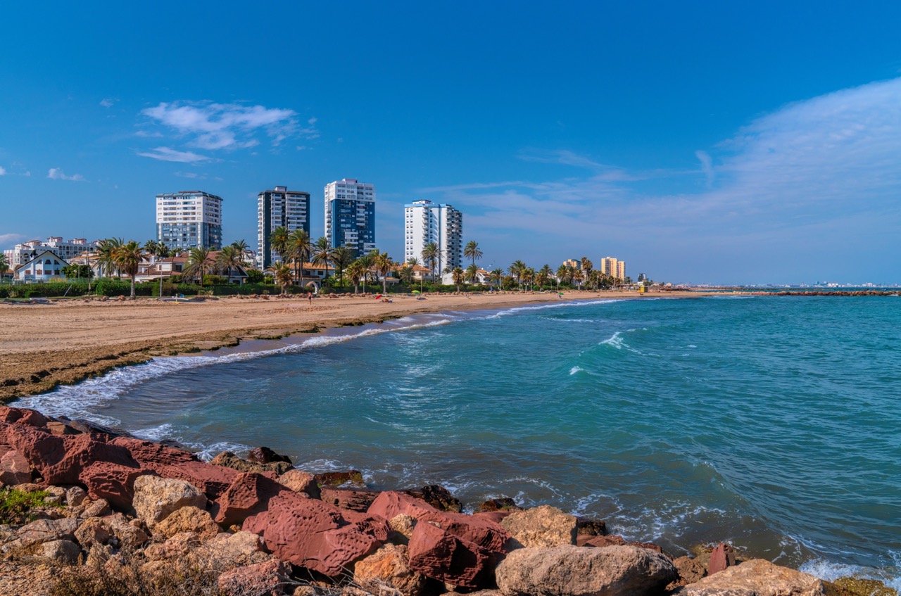 Find the Best Real Estate Agent in El Puig: Tips & Comparison 2025