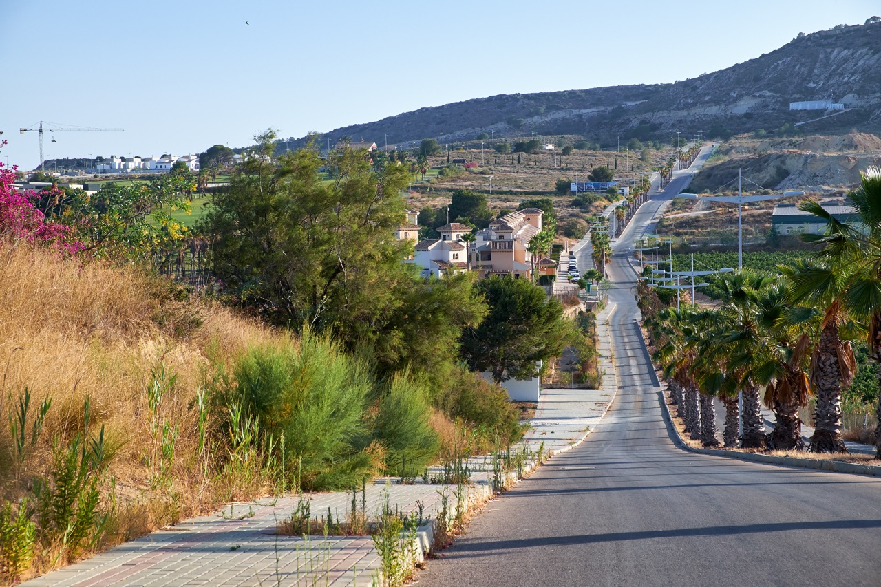 Find the Best Estate Agent in Algorfa | Tips & Comparison 2025