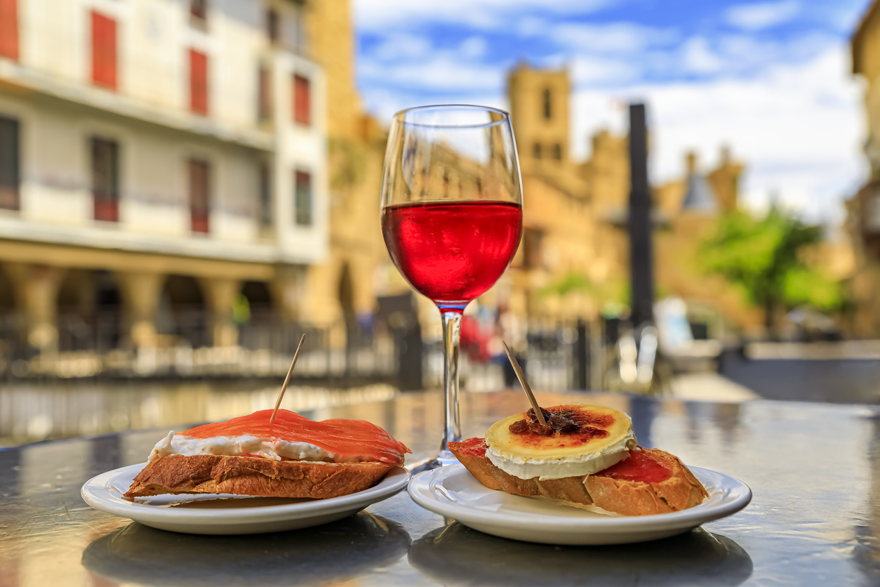 Spanische Kultur verstehen: Bräuche, Feste & Etikette