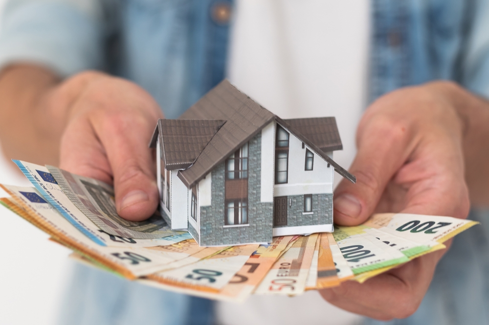 Comprar casa en España con dinero en efectivo: guía esencial